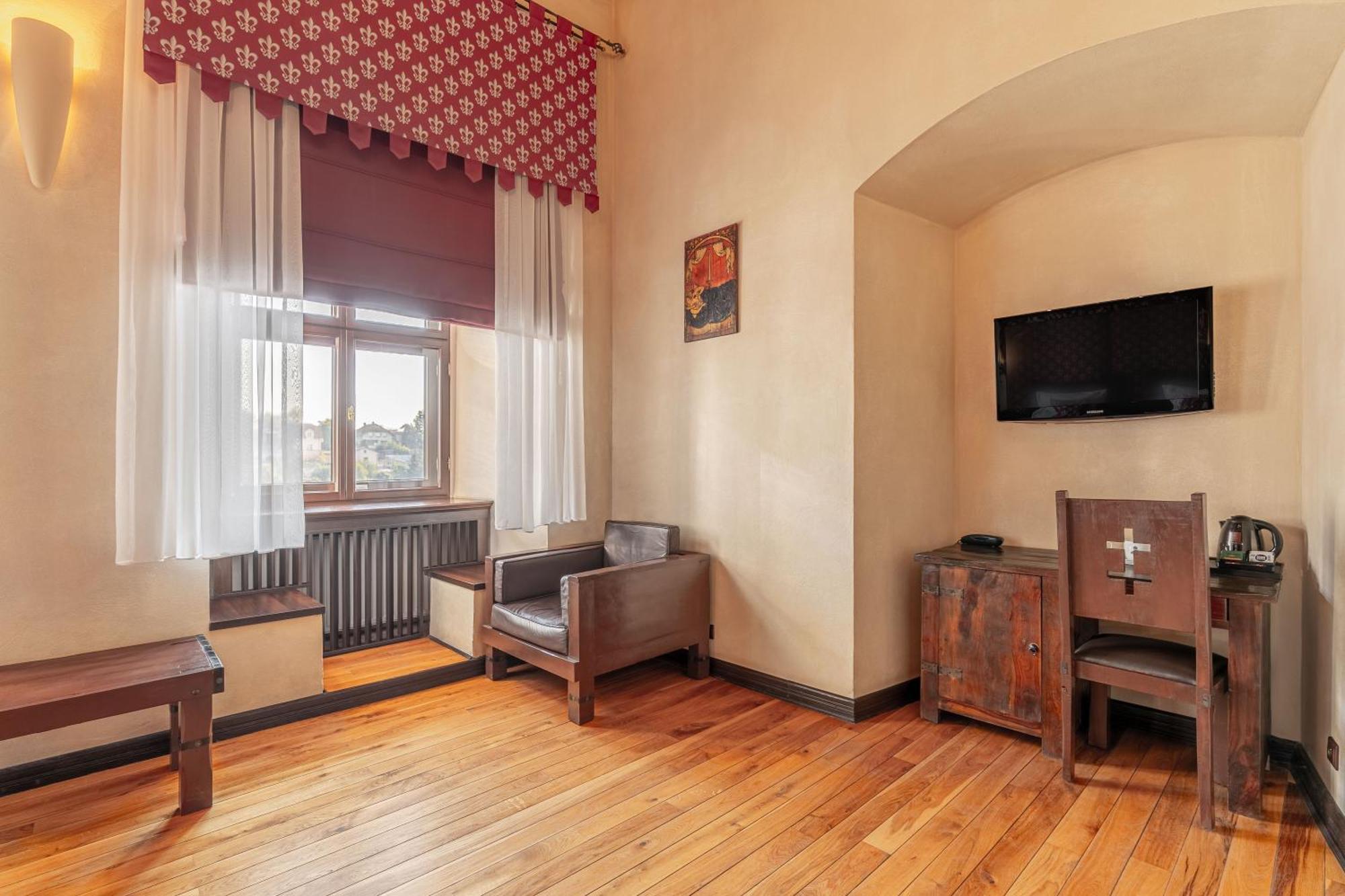 Aparthotel Zamek Uniejów Exterior foto